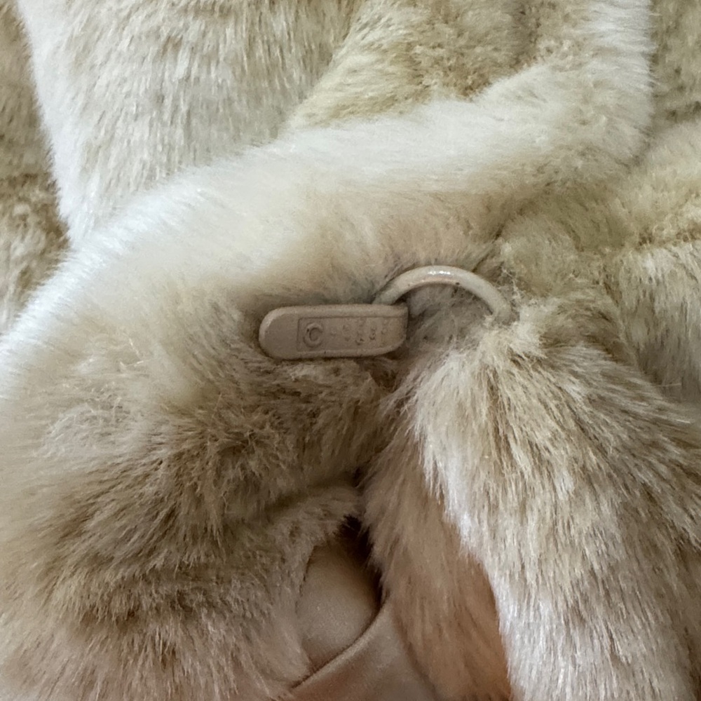 Kristen Blake Neutral Faux Fur Vest size Medium - Picture 7 of 16